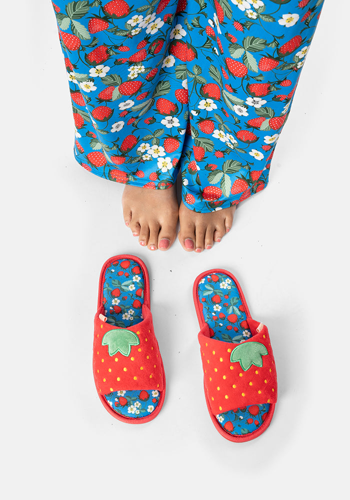 Albion Trailing Strawberry Print Pyjama Set