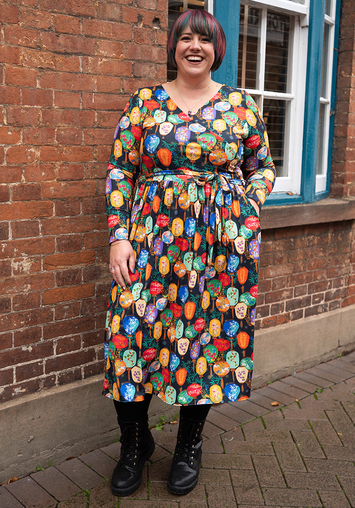 Seventh angle of Aliona Lanterns Print Jersey Midi Dress