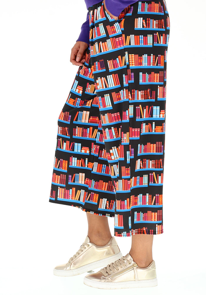 Third angle of Amari Book Shelf Print Culotte Trouser