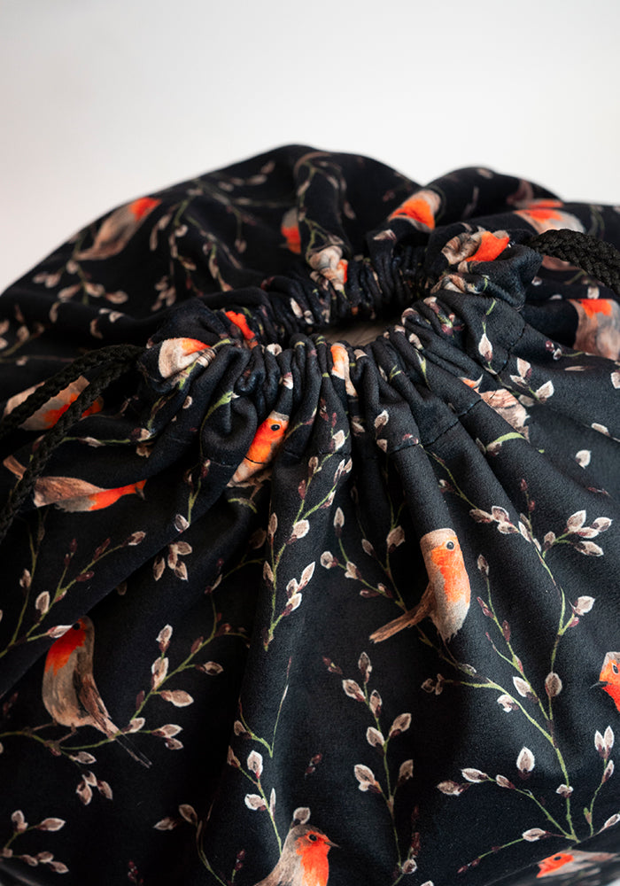 Black Robins Print Present Sack
