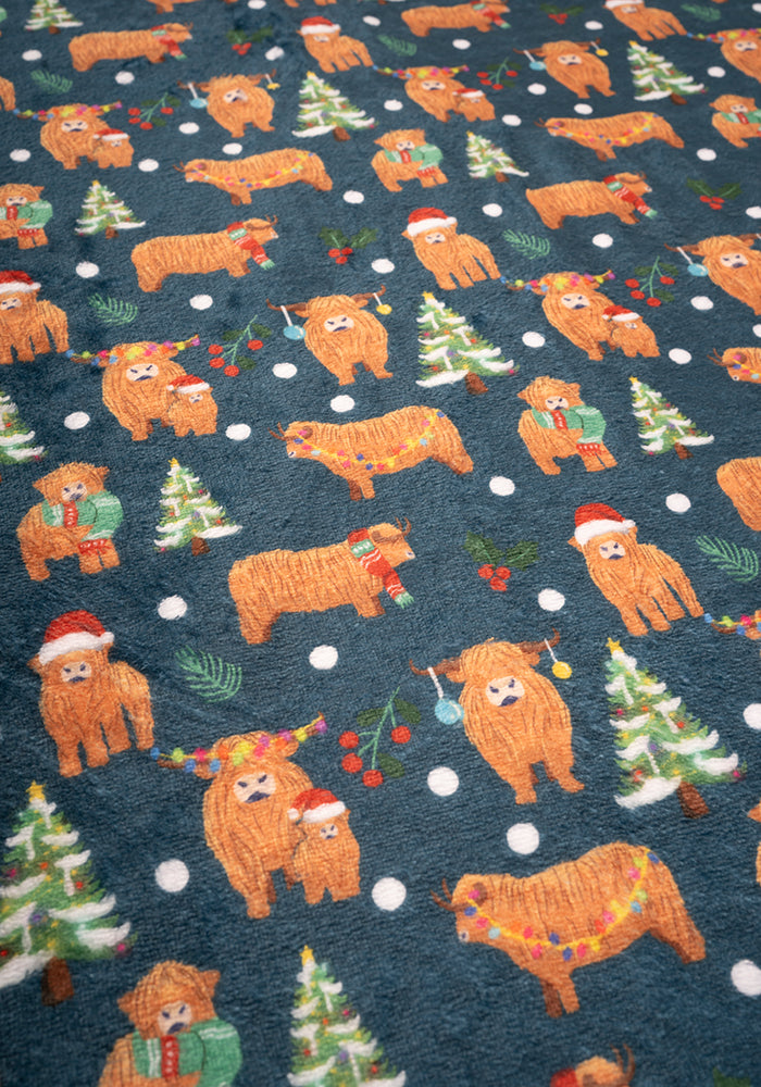 Pop-under Christmas Cows Print Plush Blanket