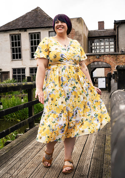 Elisabeth Pretty Floral Print Tiered Hem Midi Dress