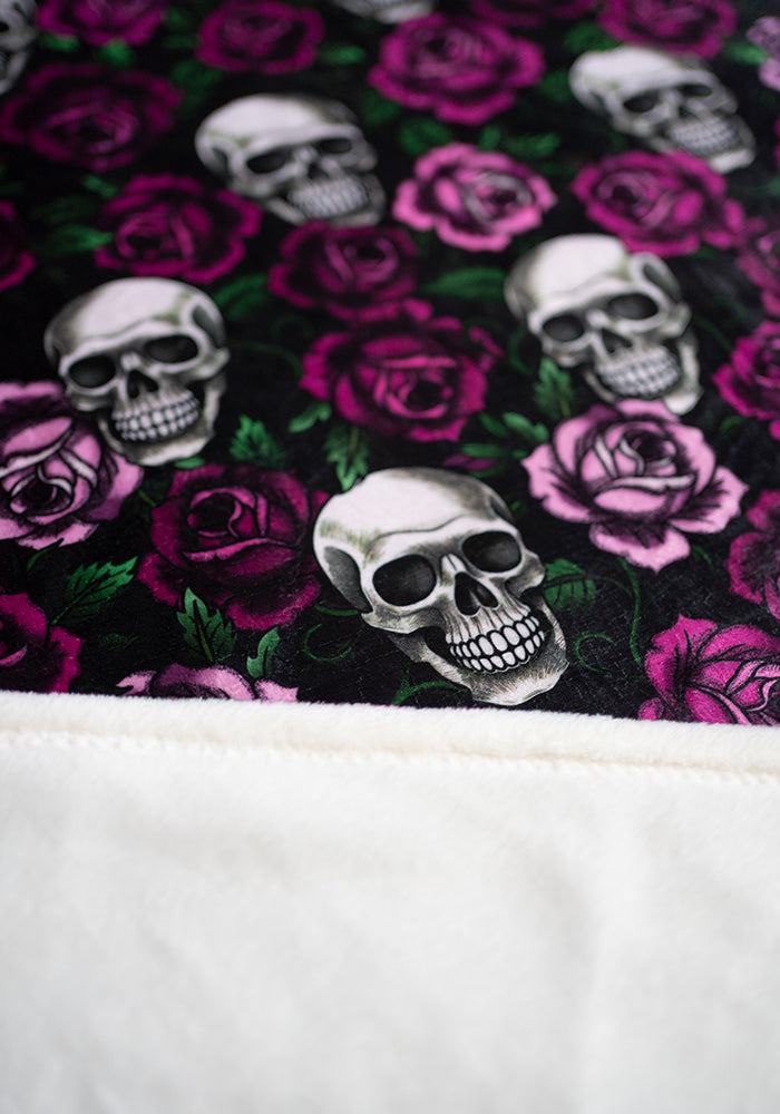 Extra Long Gothic Skull &amp; Roses Print Plush Throw Blanket (Pop-Under)