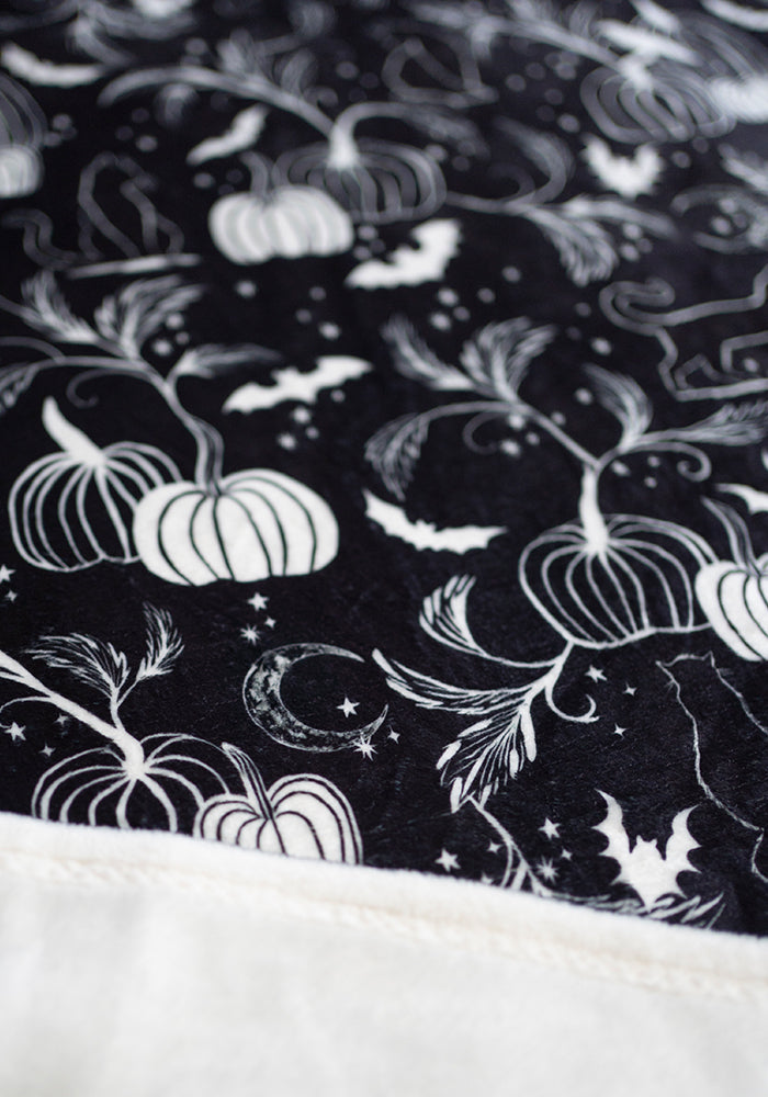 Extra Long Mono Pumpkin &amp; Cat Print Plush Throw Blanket (Pop-Under)