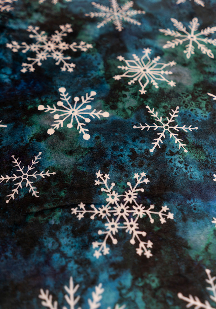 Extra Long Teal Snowflake Print Plush Throw Blanket (Pop-Under)