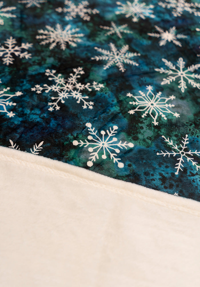 Teal Snowflake Print Plush Throw Blanket (Pop-Under)