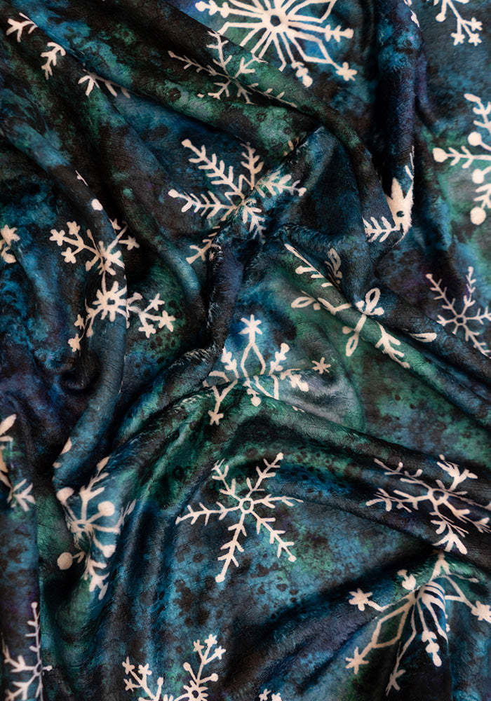 Extra Long Teal Snowflake Print Plush Throw Blanket (Pop-Under)