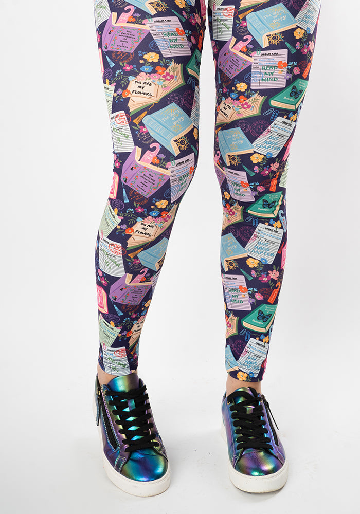 Fourth angle of Heath Library Book Print 2 Pocket Leggings