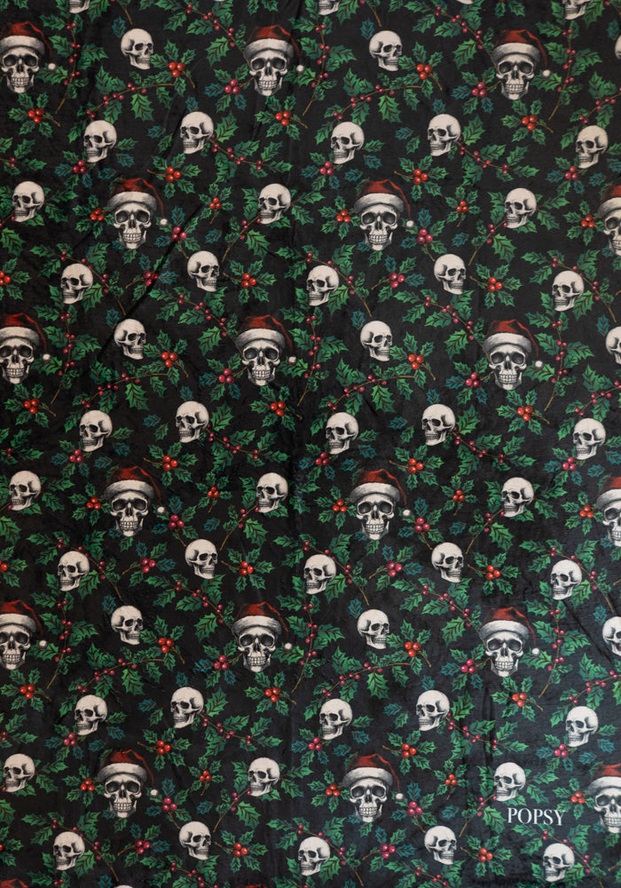 Holly &amp; Skulls Print Plush Throw Blanket (Pop-Under)