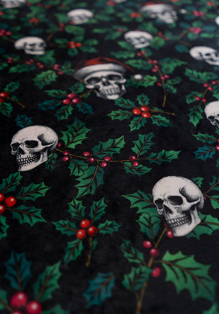 Holly &amp; Skulls Print Plush Throw Blanket (Pop-Under)