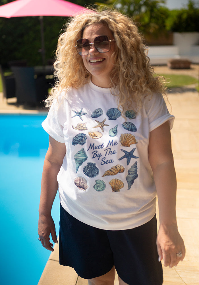 Front view of Jean Navy Wide Leg Pull On Shorts, a classic navy pair of shorts from Popsy Clothing.