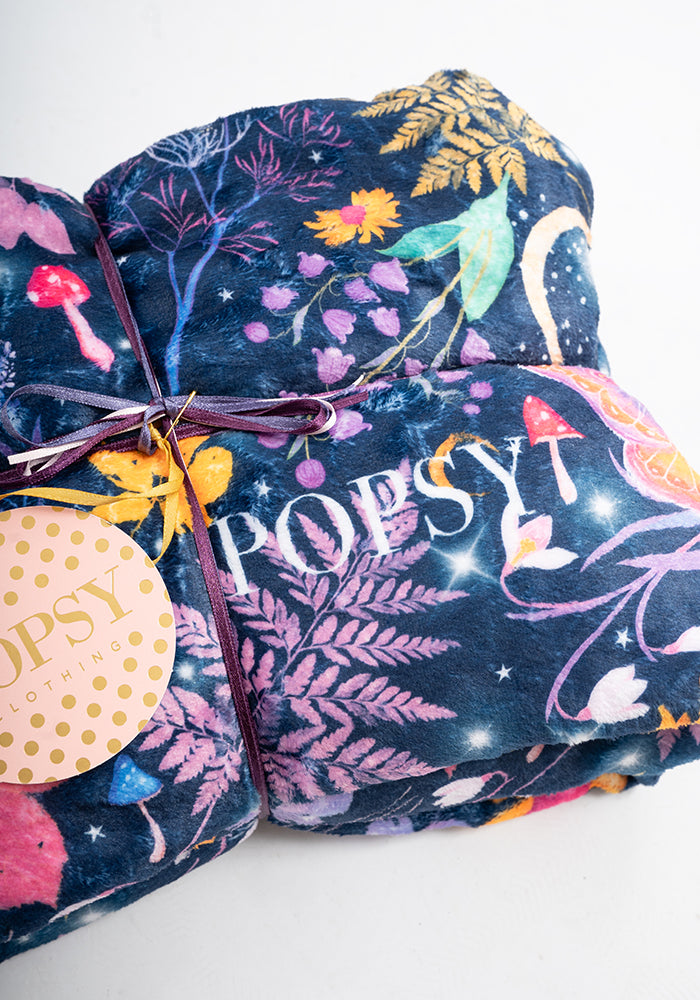 Pop-under Purple Magical Moth Print Plush Blanket