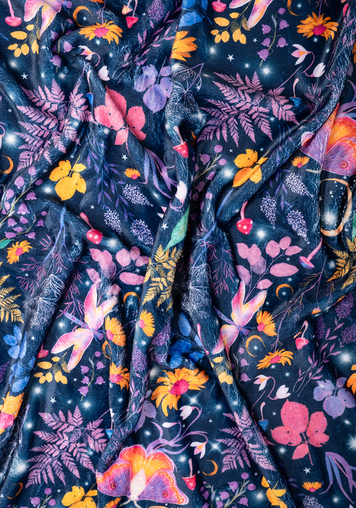 Pop-under Purple Magical Moth Print Plush Blanket