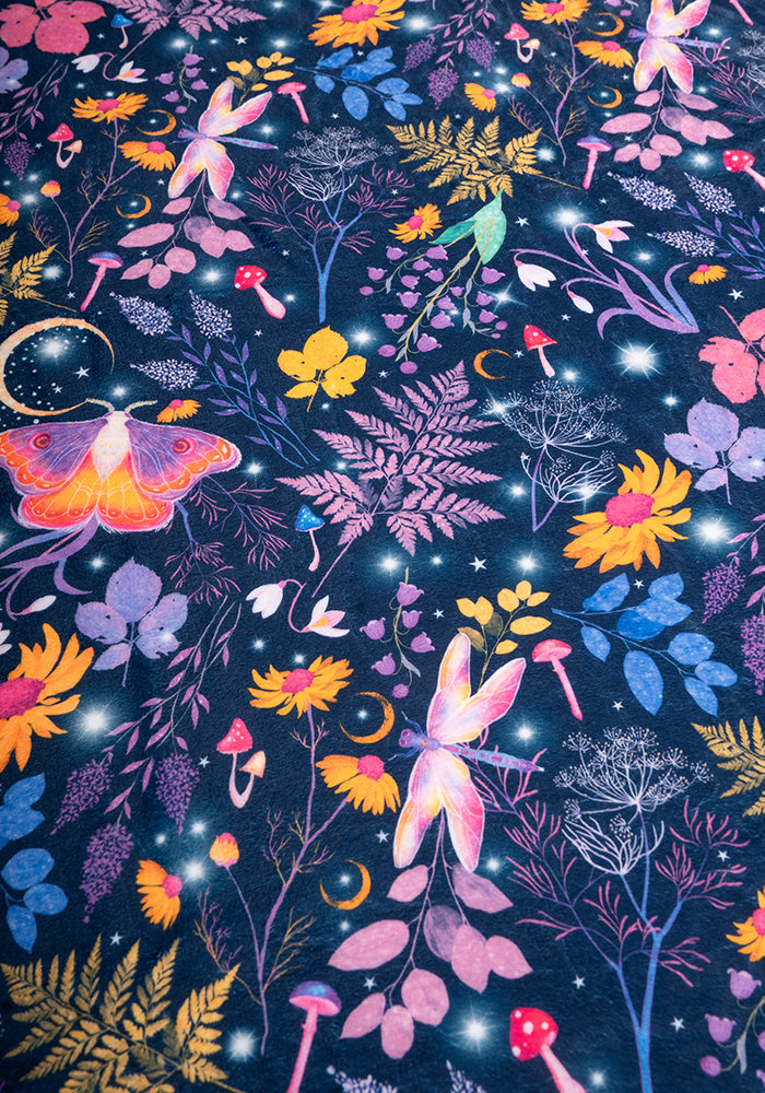 Pop-under Purple Magical Moth Print Plush Blanket
