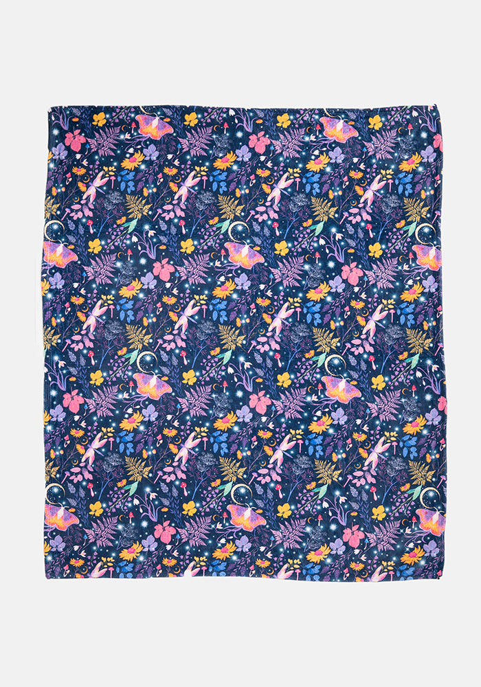 Pop-under Purple Magical Moth Print Plush Blanket