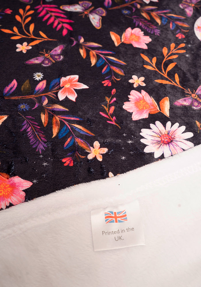 Pop-under Moths & Moon Print Plush Blanket