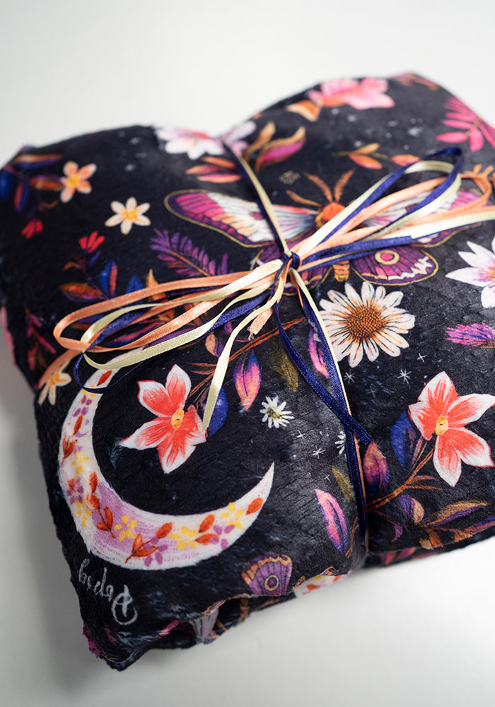 Pop-under Moths & Moon Print Plush Blanket
