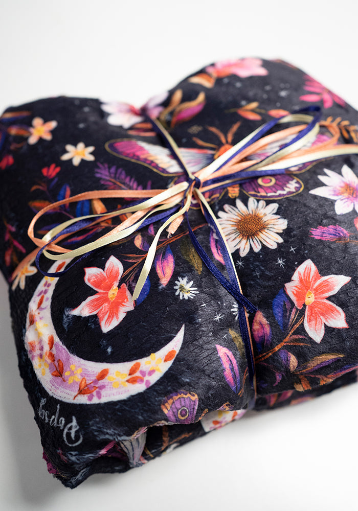 Pop-under Moths & Moon Print Plush Blanket