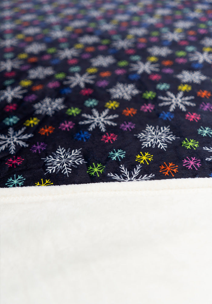 Multi Colour Snowflakes Print Plush Throw Blanket (Pop-Under)