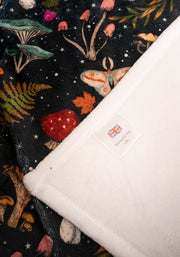 Pop-under Woodland Mushroom Print Plush Blanket
