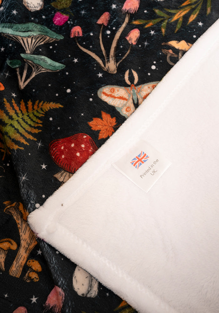 Pop-under Woodland Mushroom Print Plush Blanket