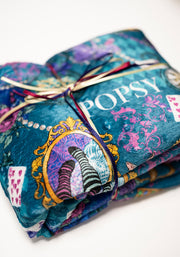 Pop-under Looking Glass Print Plush Blanket