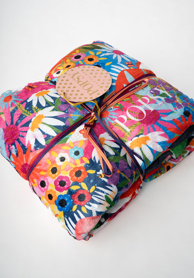 Pop-under Rainbow Border Print Plush Blanket