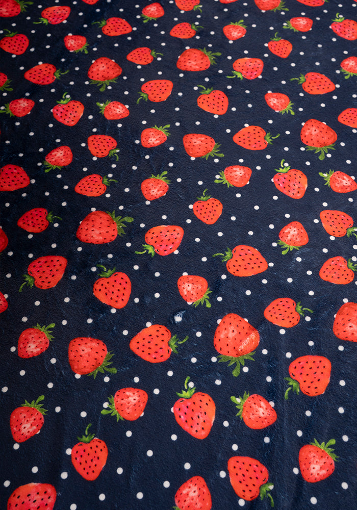 Pop-under Strawberries Print Plush Blanket