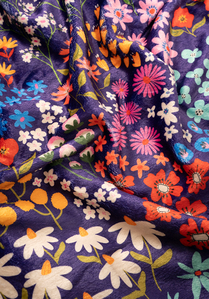 Eighth angle of Pop-under Wild Flower Print Plush Blanket