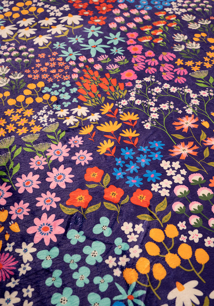 Sixth angle of Pop-under Wild Flower Print Plush Blanket