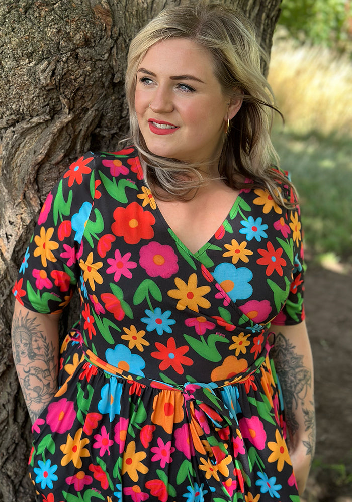 Tenth angle of Ulani Bold Bright Print Midi Dress