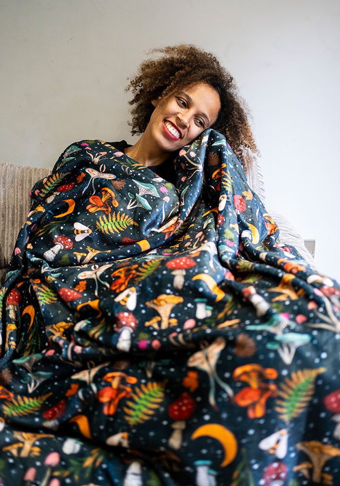 Pop-under Woodland Mushroom Print Plush Blanket