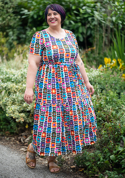 Zoya Retro Flower Print Tiered Hem Midaxi Dress