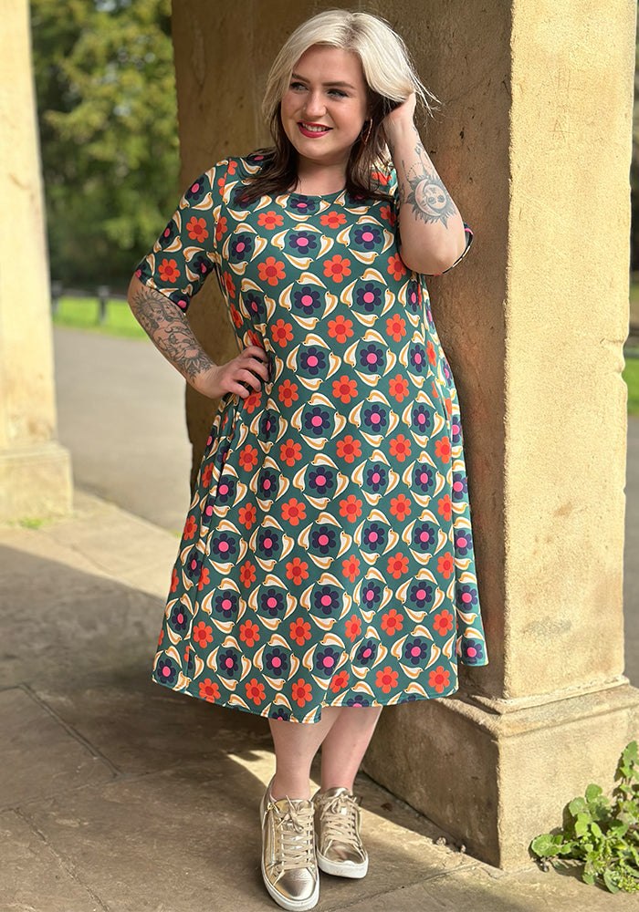 Front view of Angela Retro Bird Print Jersey Trapeze Dress