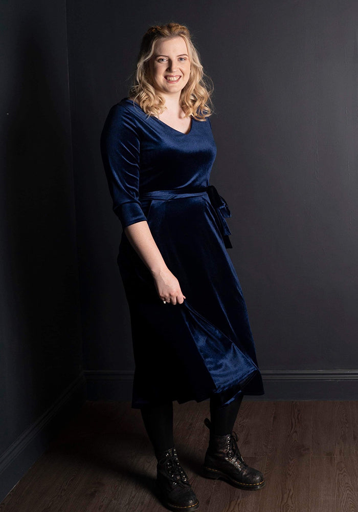 Gwyneira Navy Velvet Midi Dress